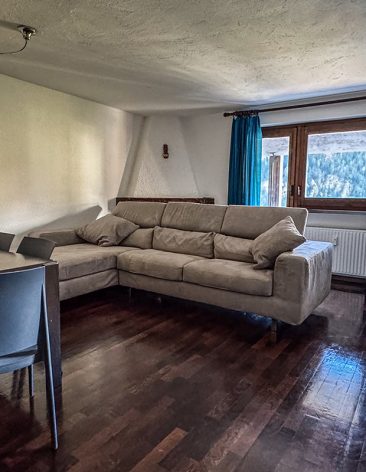 voicing_house_dicembre 25-8 Voicing House appartamento al Verrand di Courmayeur per affitti brevi il salotto di giorno