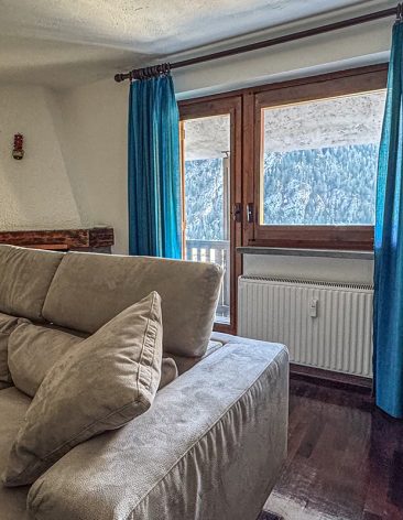 voicing_house_dicembre 25-9 Voicing House appartamento al Verrand di Courmayeur per affitti brevi il salotto
