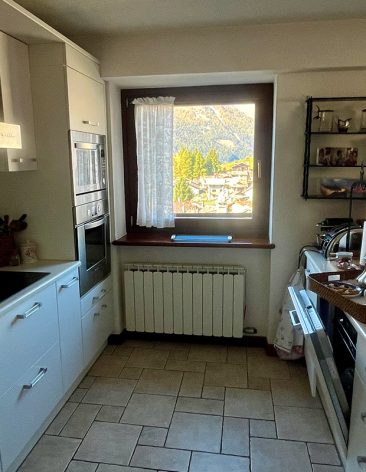 Les Marmottes - kitchen with dining area Chalet Pompon Cogne affitti brevi cucina