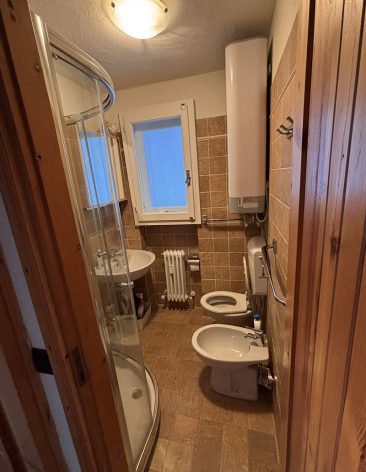 il sogno di GI_affitti brevi_dolonne_courmayeur_bagno_doccia Il Sogno Di GI appartamento in Affitti Brevi de L'Atelier du Temps a Dolonne di Courmayeur bagno