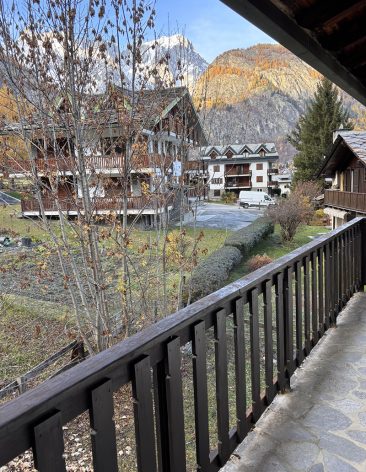 il sogno di GI_affitti brevi_dolonne_courmayeur_balcone Il Sogno Di GI appartamento in Affitti Brevi de L'Atelier du Temps a Dolonne di Courmayeur vista