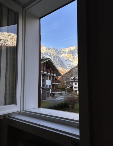 il sogno di GI_affitti brevi_dolonne_courmayeur_finestra Il Sogno Di GI appartamento in Affitti Brevi de L'Atelier du Temps a Dolonne di Courmayeur finestra